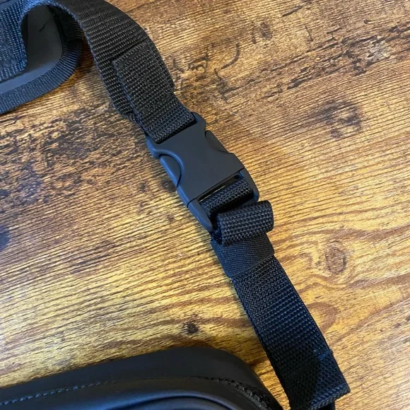 Adidas Black Cross Body Zipper Bag Purse w Lots of Storage for Men & Women - Picture 3 of 7